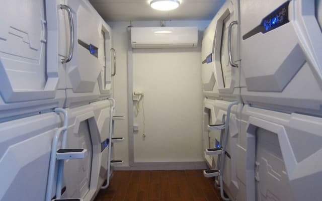 Aloha Capsule Hostel - photo 2
