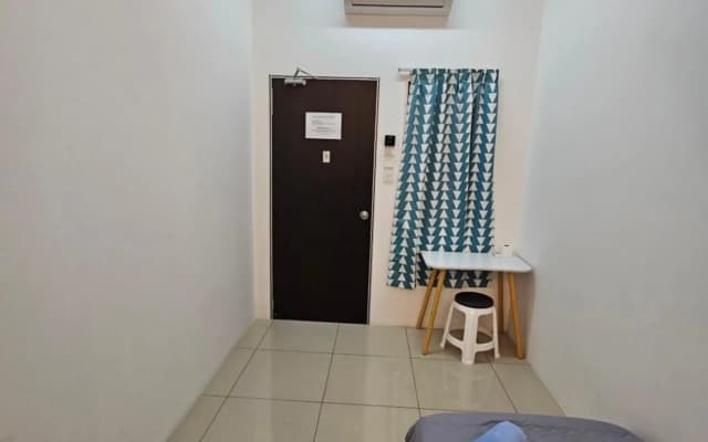 Color Mixed Home Hostel - photo 2