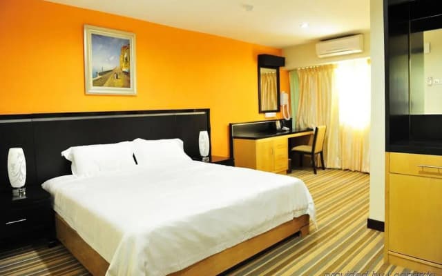 Hallmark Express Hotel - photo 4