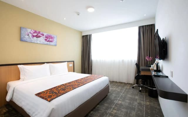 Hotel 7 Suria - photo 2