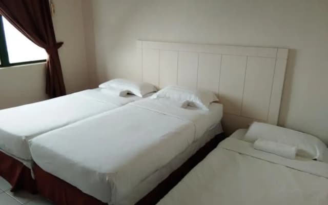 Likas Deluxe 3 Bedroom Apartment - photo 2