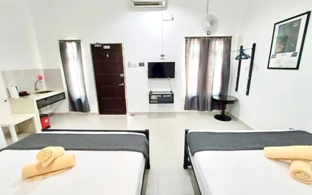 Belukar Lodges Private Homestay - photo 3
