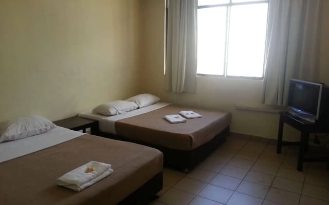 Iskandar Sinsuran Guesthouse - photo 4