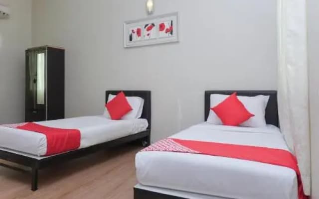 Kay Inn Hotel - photo 2