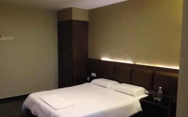 B+ Hotel - photo 5