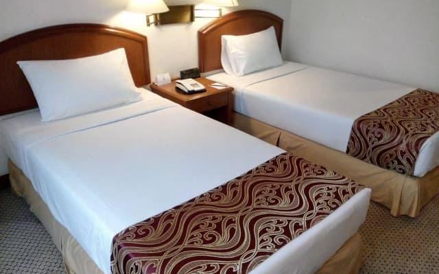 Mandarin Court Hotel - photo 4