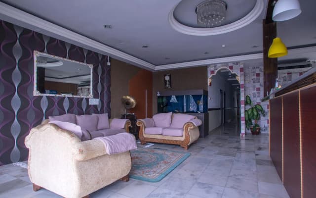 OYO 44010 Royals Star Hotel - photo 2