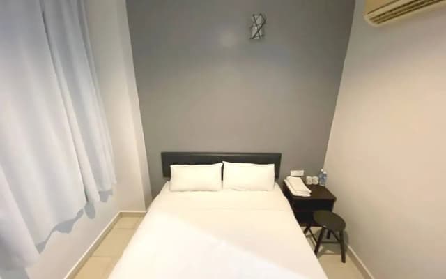 OYO 89715 CK Hotel 2 - photo 4