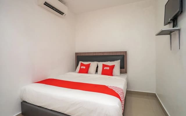 VRM Hotel by OYO Rooms - photo 2