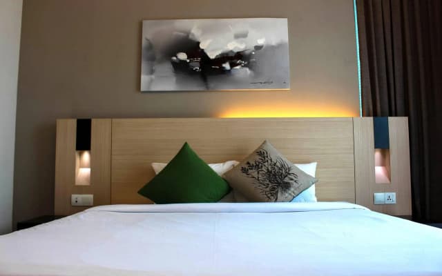 The Manor Suites and Apartments - photo 5