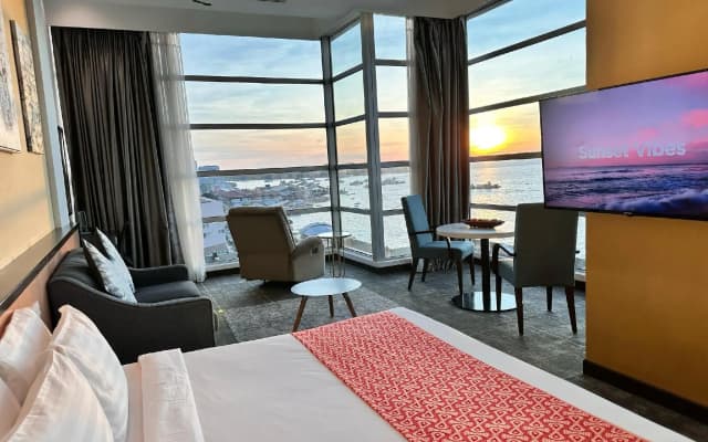Hotel 7 Suria - photo 4