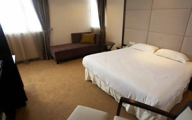 Country Hotel - photo 2