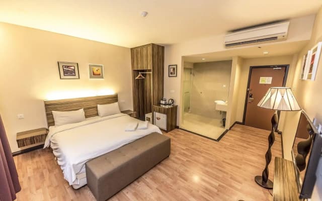 Little Gaya Hotel - photo 4