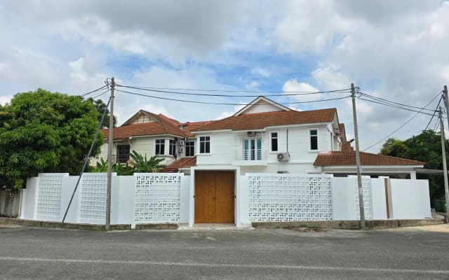 Homestay Kuantan Casa Yara, 2 Storey Corner House - photo 4