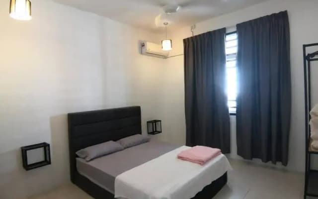 MODERN , SPACIOUS GAMBANG UMP 18 Guest House - photo 5