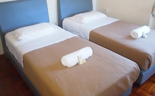 Century Suria Service Apartment (Private Residential) 1 - photo 4