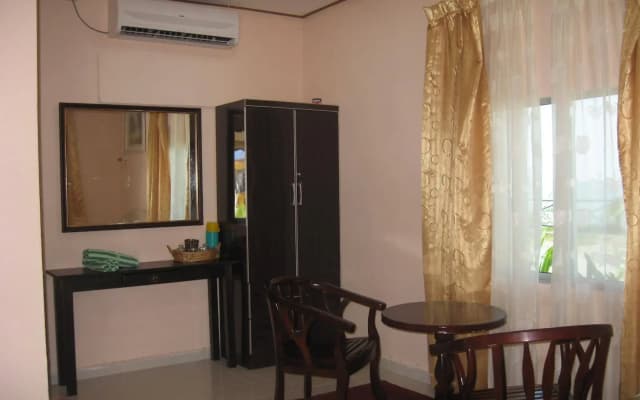 Tanjung Puteri Motel - photo 2