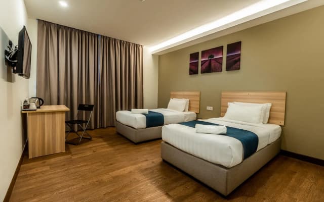 1 Orange Hotel Sungai Buloh - photo 4