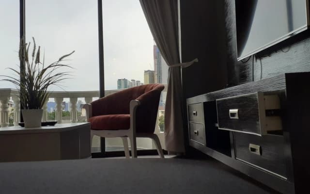 Omar's Place 2 - photo 2