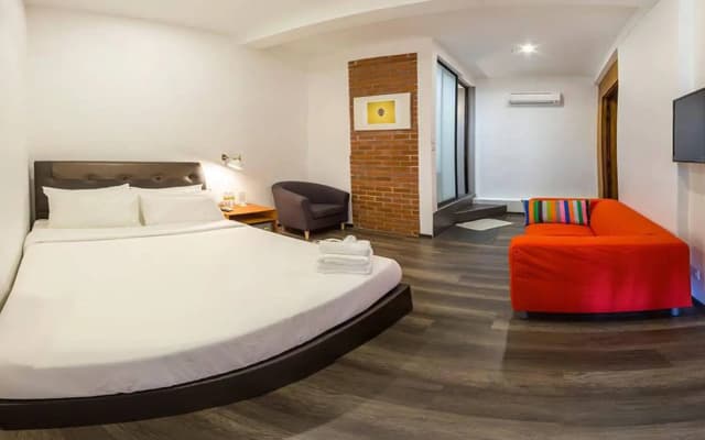 Roomies Suites - photo 5