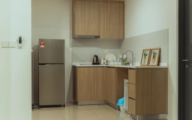 Muji Home 1 - Sea and City View 2BR at 218 Tropicana NEAR Komtar FoodHeaven Heritage with Netflix - photo 3