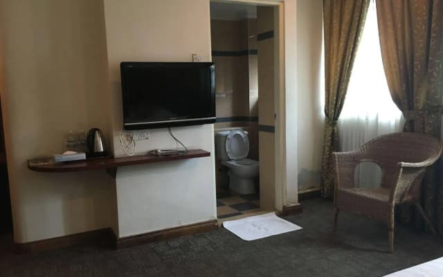 OYO Capital O 89695 Planters Hotel - photo 4