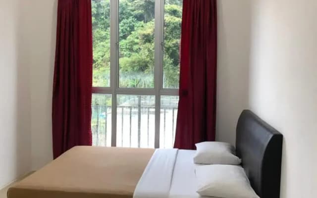 Golden Hill 1 Room Apt at Night Market - photo 3