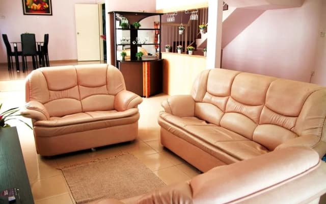 Airport Guesthouse - photo 2