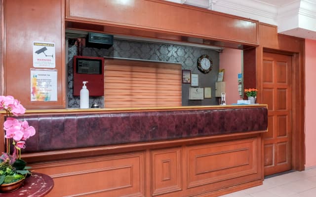Hotel Tiara by OYO Rooms - photo 2