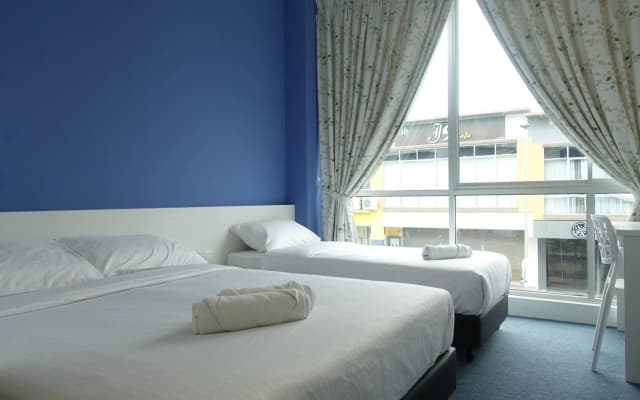 Lodge 10 Hotel - photo 2