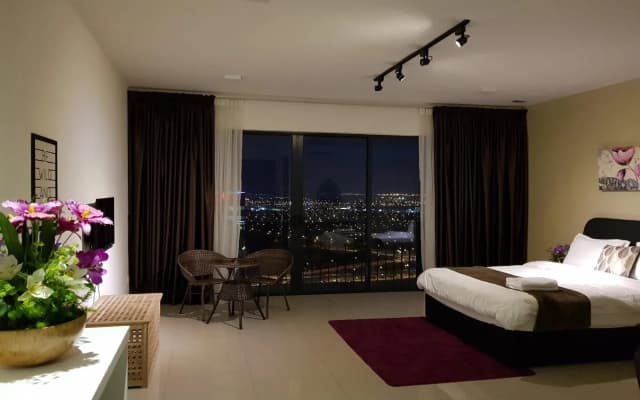 Euzmo Residences at Trefoil - photo 2