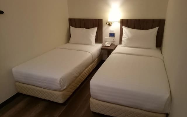 9 Square Hotel - Sri Kembangan - photo 4