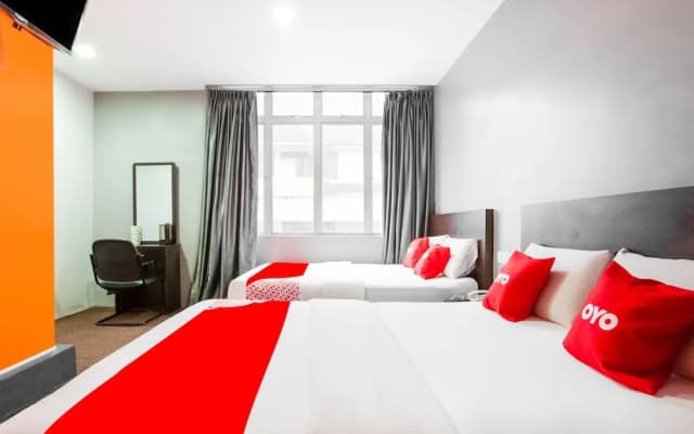 P Line Hotel - photo 5