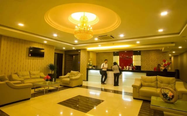 Capital O 91074 Grand World Hotel - photo 2