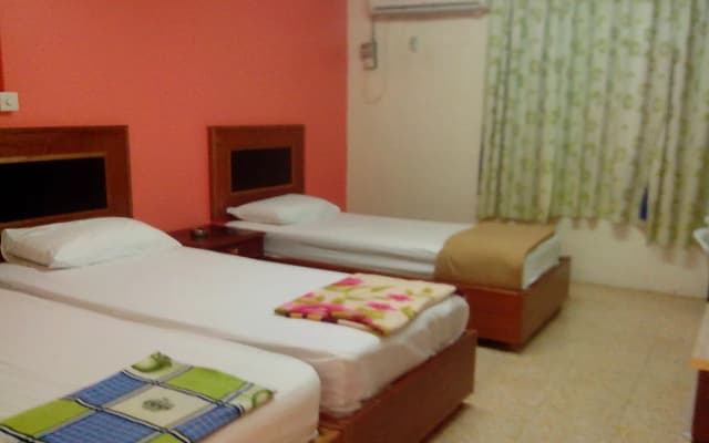 Embassy Hotel - photo 3