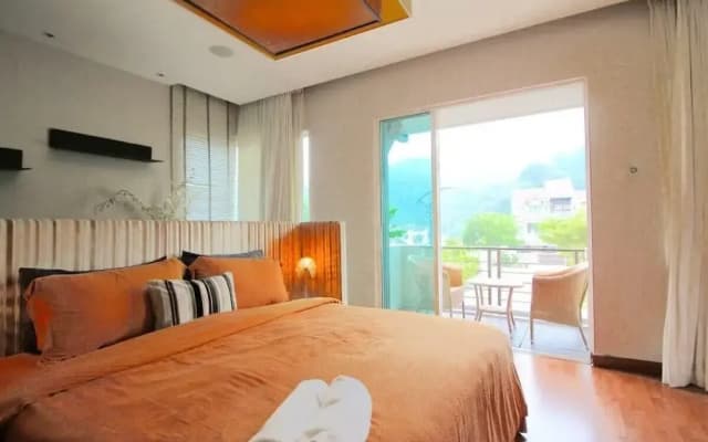 Chic 4BR Oasis With Gazebo, Your Dream Getaway - photo 4