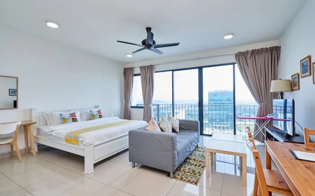OYO Home 44001 Elegant Studio Setia Alam Trefoil - photo 2