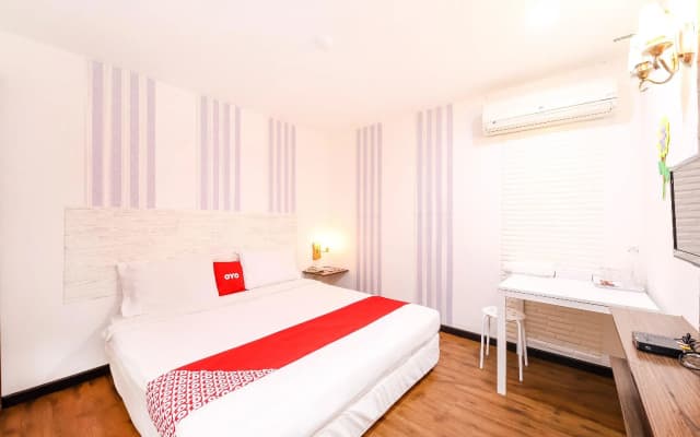 OYO 43963 T Signature Hotel - photo 3