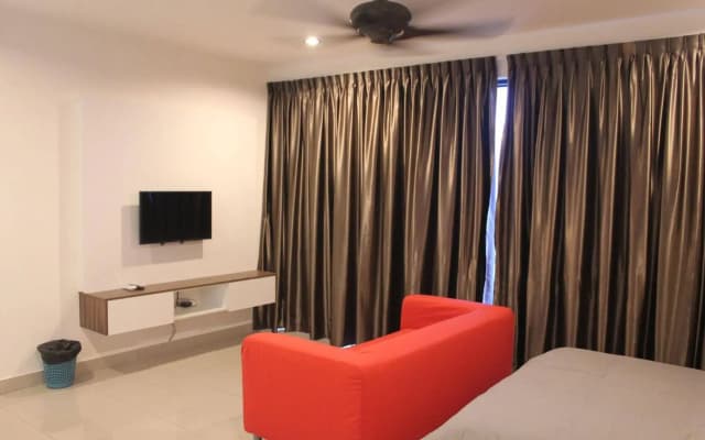 De Houz - Trefoil Setia Alam Home Stay - photo 3