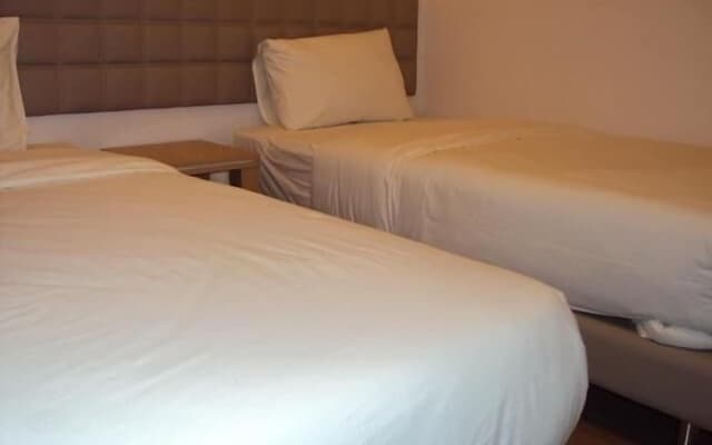 GM City Hotel - photo 3