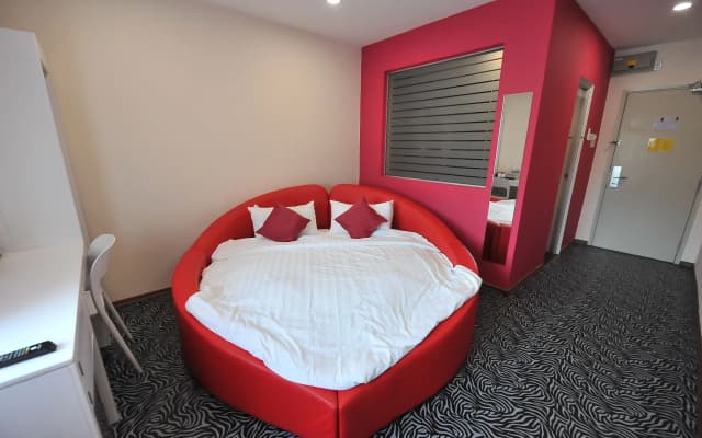OYO 89848 Link Boutique Hotel - photo 3