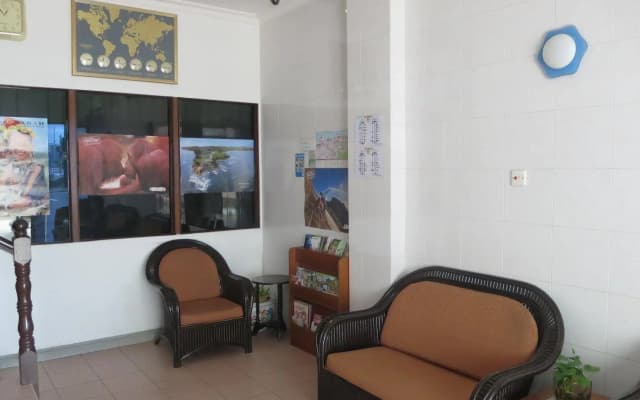 Wah May Hotel - photo 2