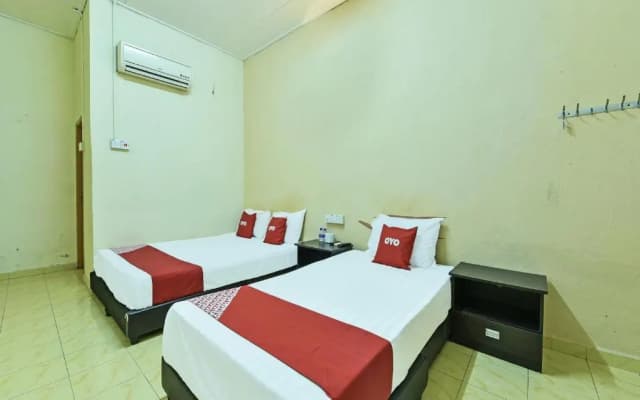 OYO 90706 Empire Inn 2 - photo 4