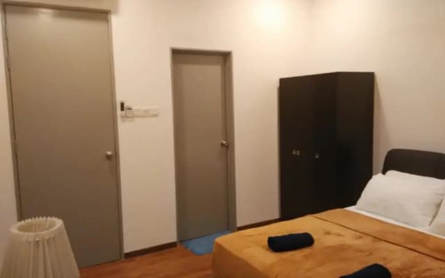 Cozy Crib at 7 Tree Seven Residence - photo 2