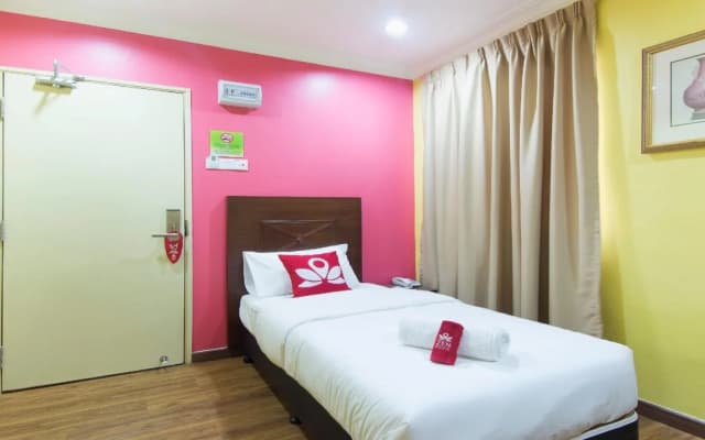 Hotel Sunjoy 9 by ZEN Rooms - photo 4