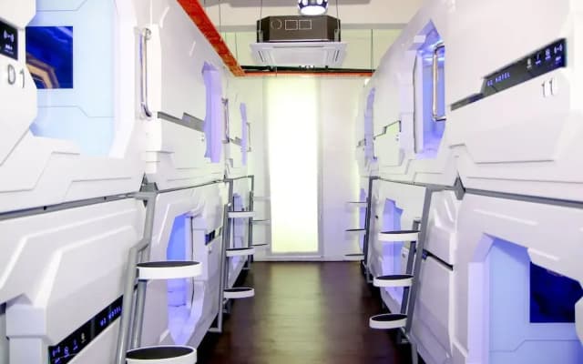 UZ Airport Capsule Hotel - photo 4