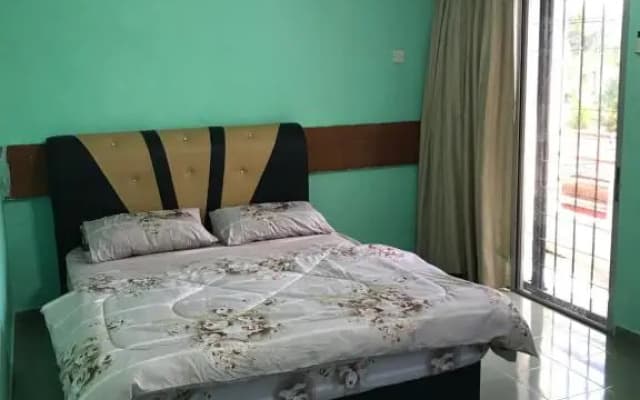 Suria Permai Homestay - photo 4