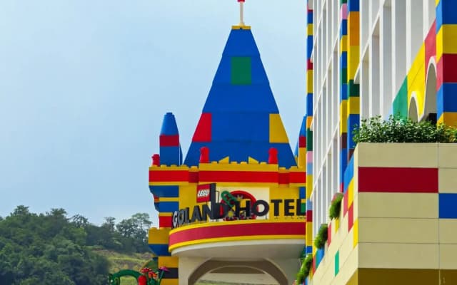 Hotel Zamburger Taman Nusa Bestari - photo 2