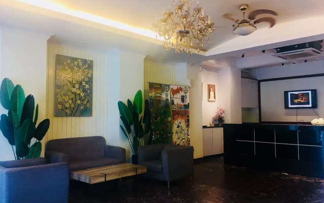 D Eastern Hotel - photo 2