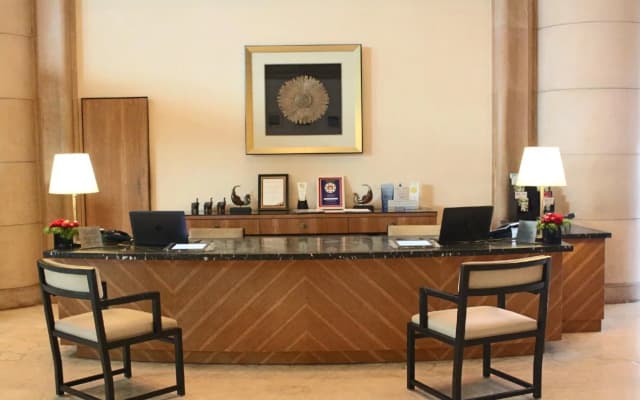 Ambassador Row Hotel Suites by Lanson Place - photo 4